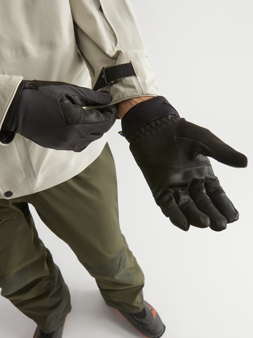 10040 - Galar Gloves - Clay